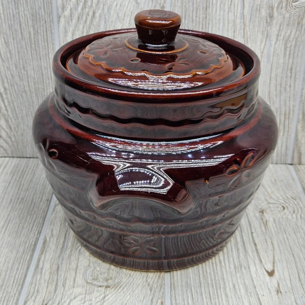 Mar-Crest Daisy and Dot Brown Stoneware Bean Pot with Lid Oven Proof USA Vintage